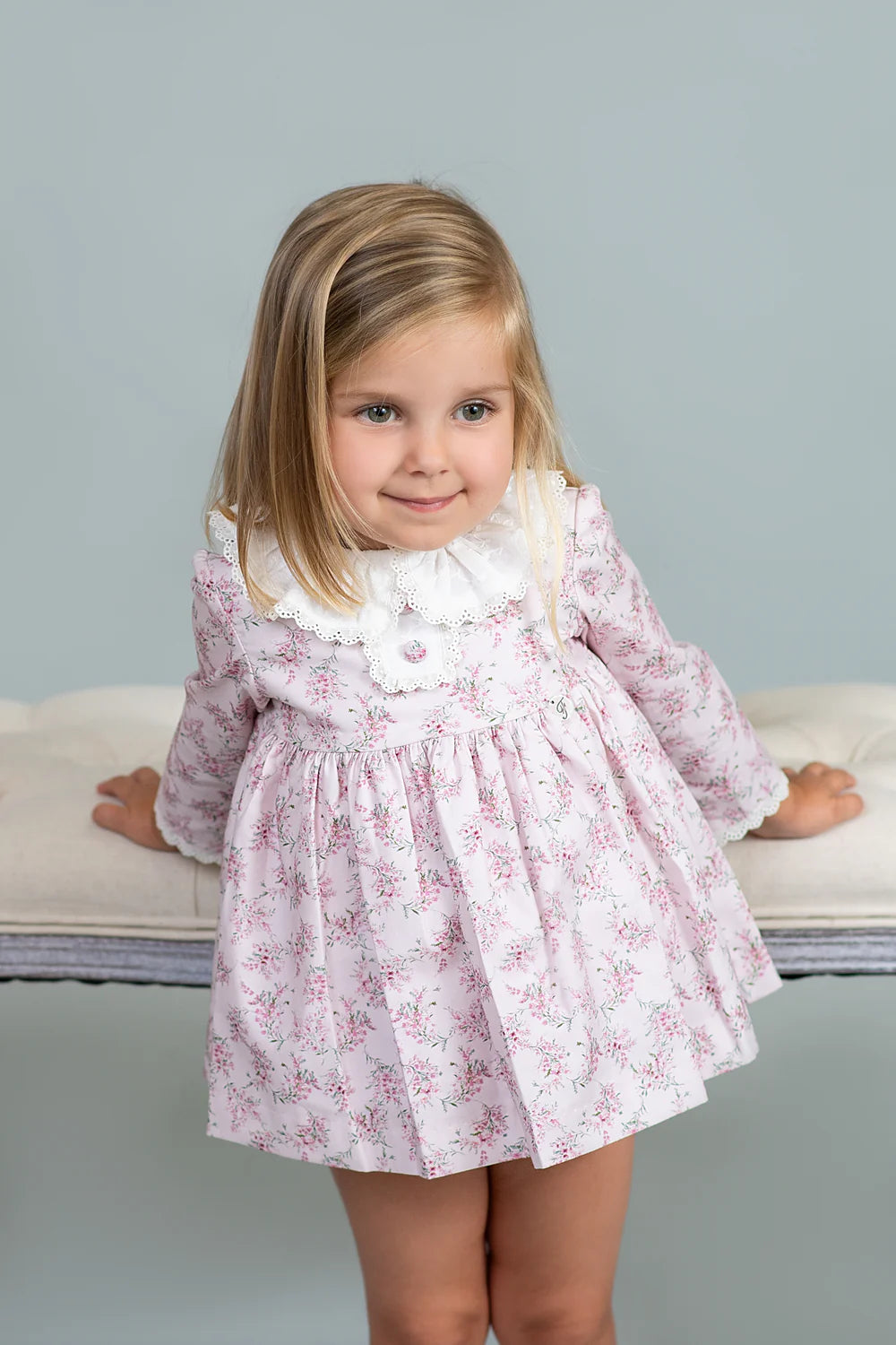 Conjunto Estampado Floral con Cuello Blanco