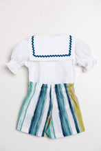 Cargar imagen en el visor de la galería, Conjunto Camisa Blanca Marinera y Short Rayas
